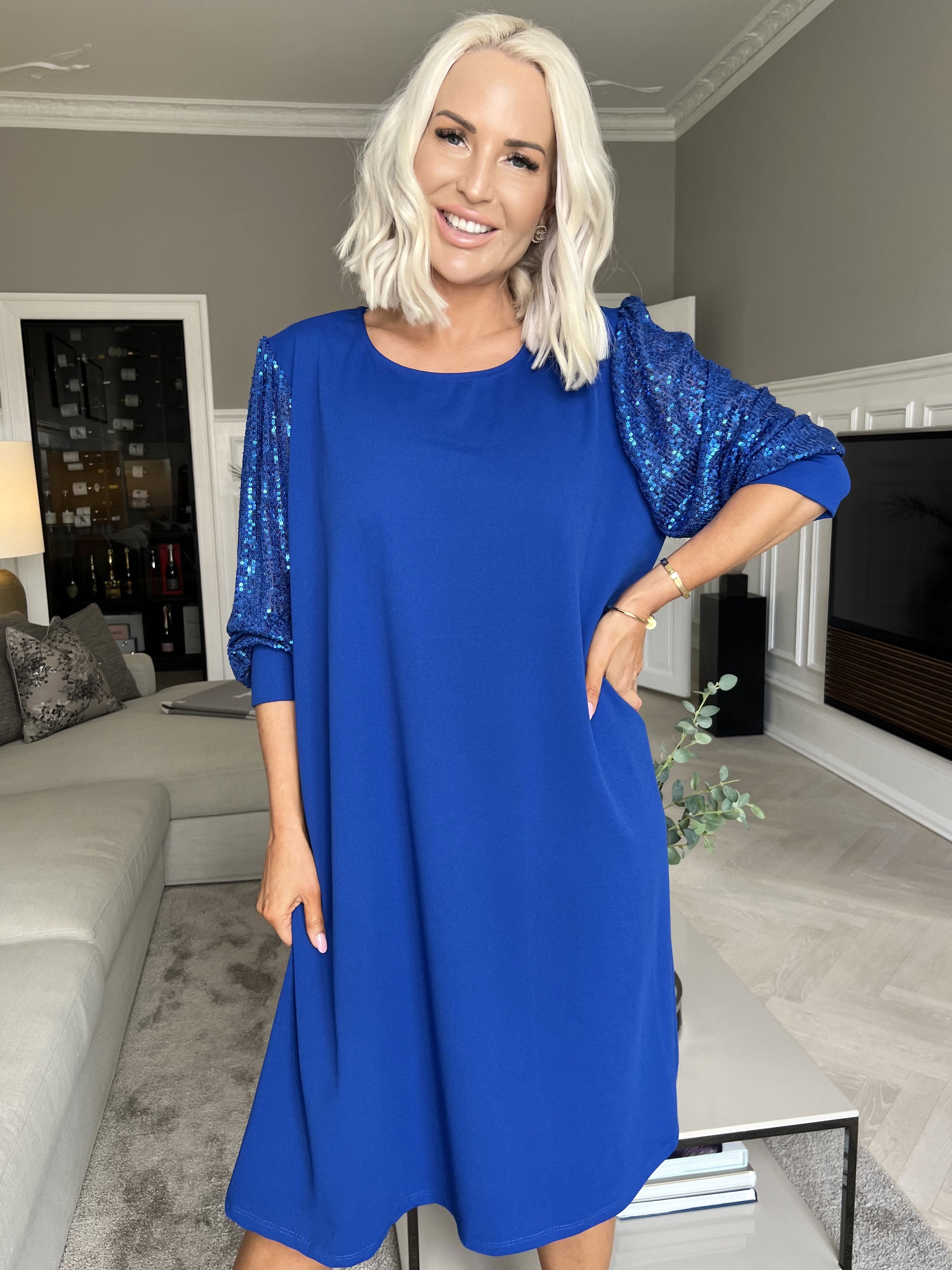 Djamila - Smuk kjole med paillet ærmer